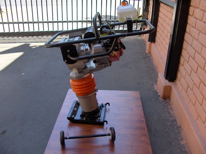 Vibrocompactador Alfamaq / Honda GX160 5.5 Hp  #7