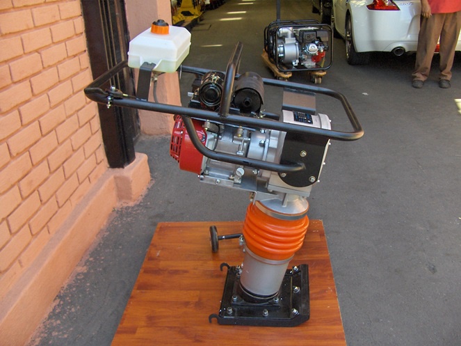 Vibrocompactador Alfamaq / Honda GX160 5.5 Hp  #2