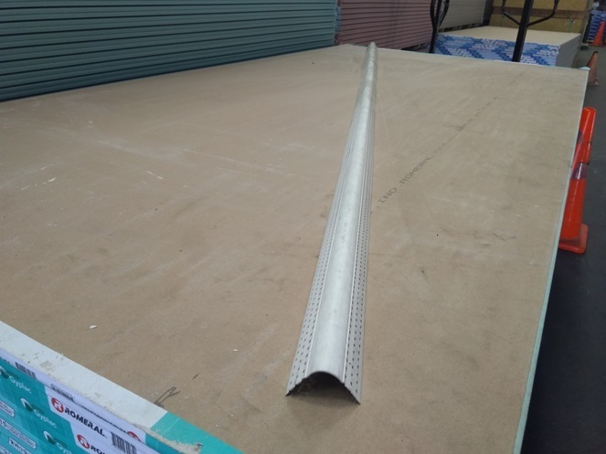 Esquinero  PLT-INT-BD 2.5 mm x 2,45 mt largo #4