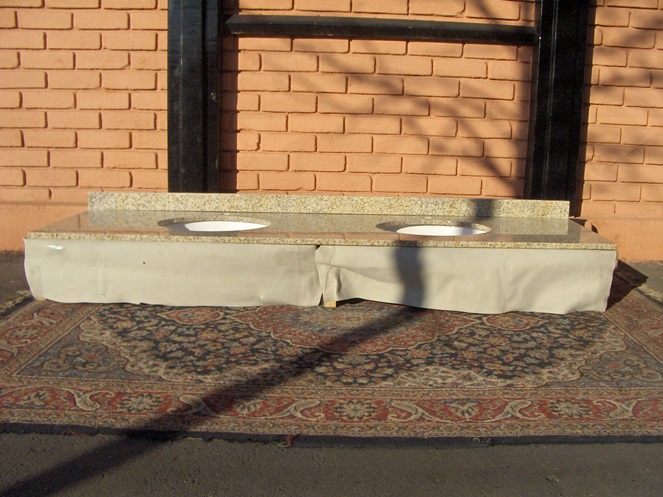 Vanitorio Granito Amarillo 2.000 x 572 x 20 mm aprox #2