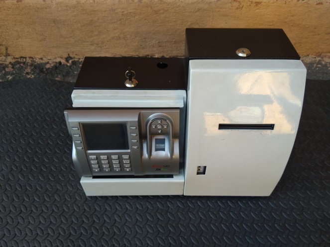 Reloj Control de Asistencia marca ZK Teco / Usado #4