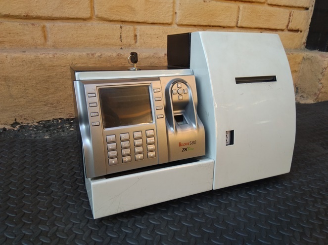 Reloj Control de Asistencia marca ZK Teco / Usado #5