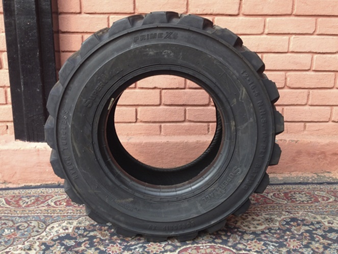 Neumático Reforzado / Para Minicargador  / Medida 12-16.5 #2