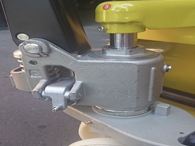 Transpaleta 3.000 Kilos / 685 x 1.220 mm / Rueda Nylon / Alfamaq / SYP-2K #4