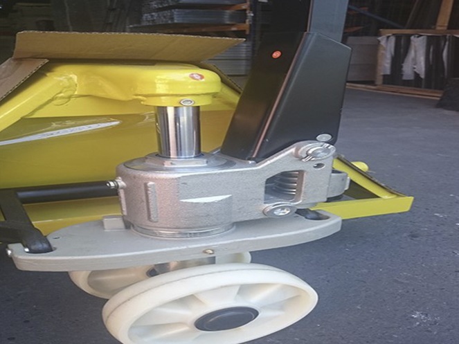 Transpaleta 3.000 Kilos / 685 x 1.220 mm / Rueda Nylon / Alfamaq / SYP-2K #5