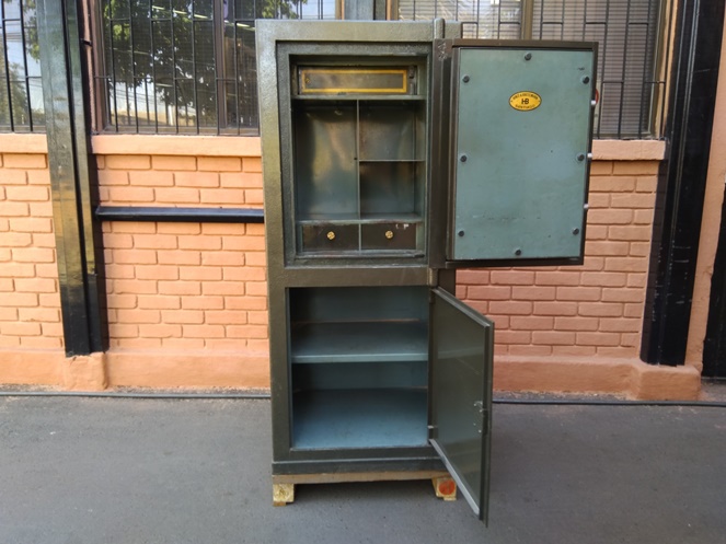 Caja Fuerte / Marca E. Hinze / 159 / Usado #7