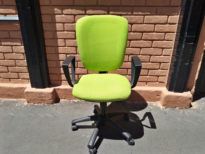 Silla giratoria Verde con brazos / Usada #2