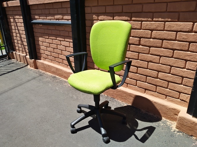 Silla giratoria Verde con brazos / Usada #3