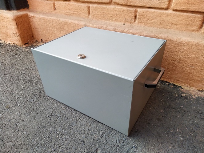 Caja Metálica / 35x20x28 cm / con Llaves / Usado #3