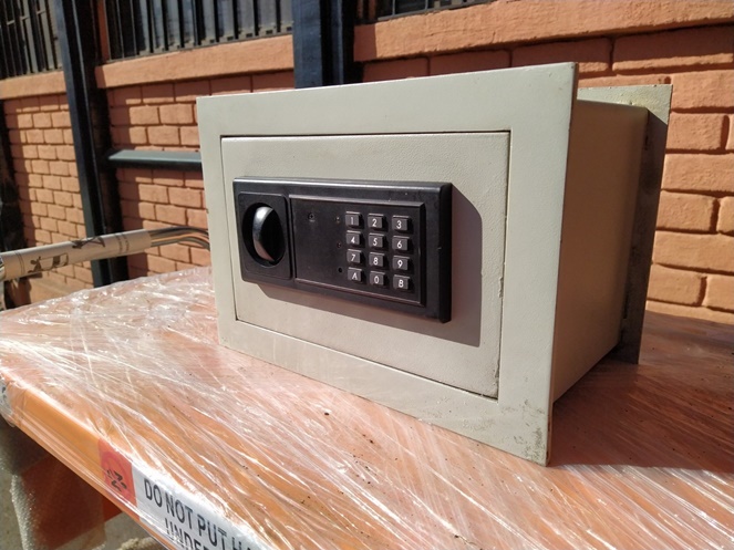Caja Fuerte Chica Bash Empotrable / Usado  #4