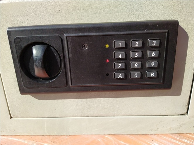 Caja Fuerte Chica Bash Empotrable / Usado  #5