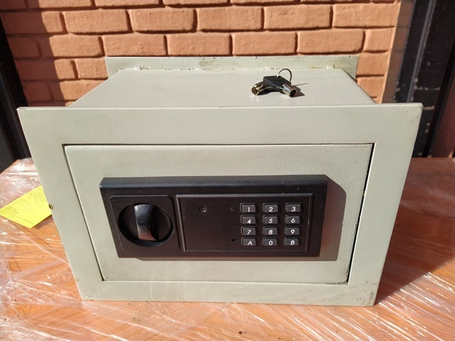 Caja Fuerte Chica Bash Empotrable / Usado  #6