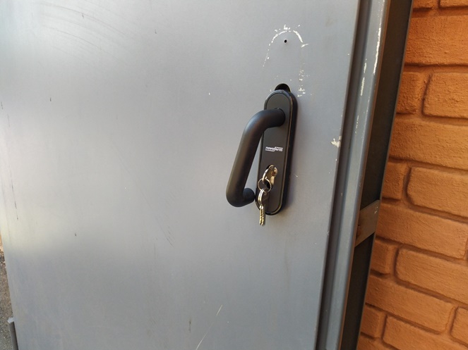 Puerta Seguridad Galv / NovoF60 / 1.000 x 2.040 mm / Izquierda / Bash #4