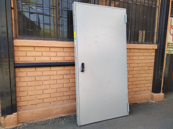 Puerta Seguridad / NovoF60 / 960 x 2.070 mm / Derecha / Bash #2