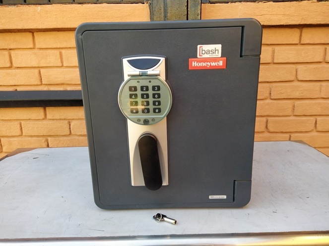 Caja Fuerte Bash / Solo Con Llave / Honeywell / Usado #2