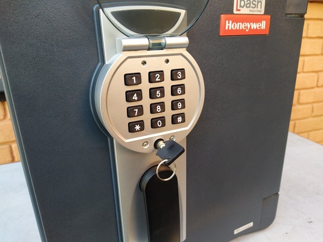 Caja Fuerte Bash / Solo Con Llave / Honeywell / Usado #10