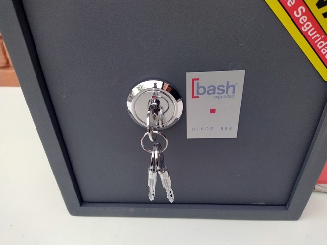 Caja Fuerte / Bash / Cerradura con llaves / Usado / 187 #6