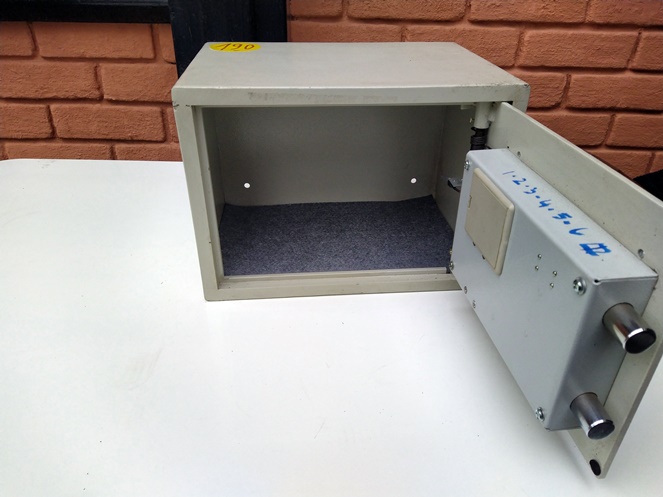 Caja Fuerte Bash / con Clave Digital y Llaves / Usado / 190 #5