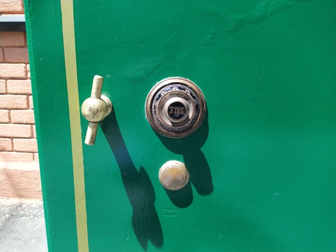 Caja Fuerte Verde / Marca Yale / Con llave / Usado / 193 #4