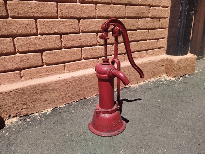 Bomba de Agua Manual Chica / Usado #2