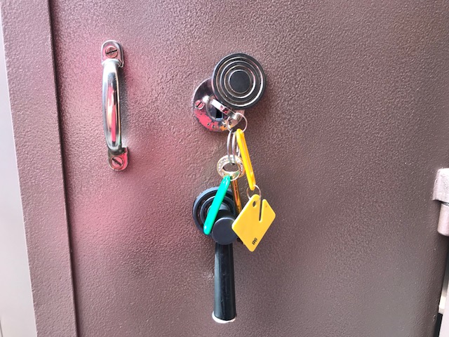 Caja Fuerte Ropero de Seguridad / Bash / con Llave / 206 / Usado  #7