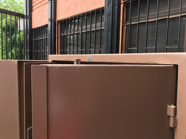 Caja Fuerte Ropero de Seguridad / Bash / con Llave / 206 / Usado  #8