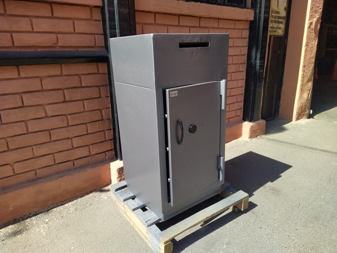 Caja de Fuerte / Buzon / Bash / Gris con 2 llaves / Usado / 210 #2