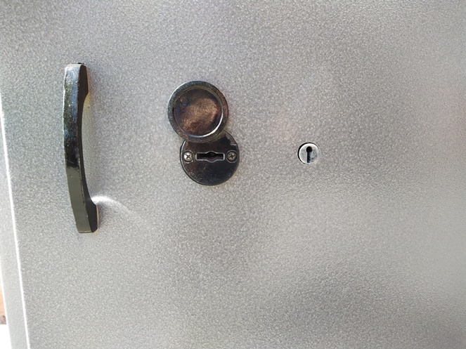 Caja de Fuerte / Buzon / Bash / Gris con 2 llaves / Usado / 210 #5