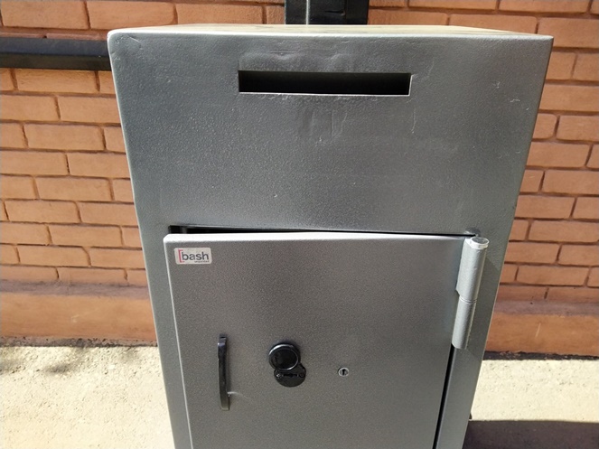 Caja de Fuerte / Buzon / Bash / Gris con 2 llaves / Usado / 210 #6