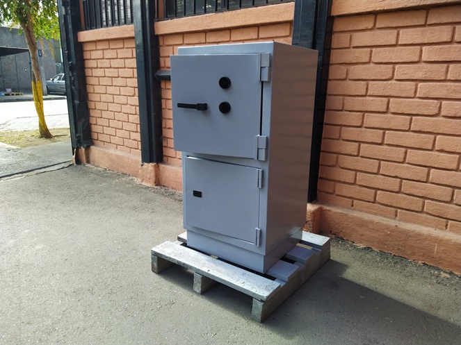 Caja de Fuerte Bash / Gris Doble Chapa / Usado  / 214  #3