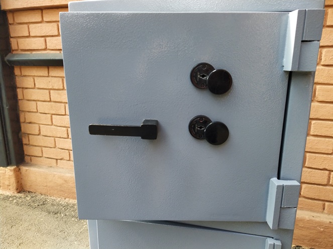 Caja de Fuerte Bash / Gris Doble Chapa / Usado  / 214  #4