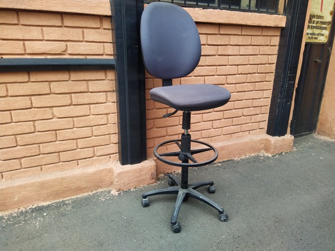 Silla Giratoria Alta Tapiz lana Gris / Usado #2