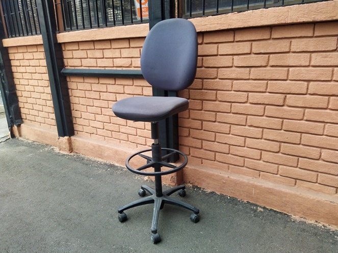 Silla Giratoria Alta Tapiz lana Gris / Usado #3