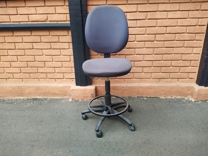 Silla Giratoria Alta Tapiz lana Gris / Usado #5