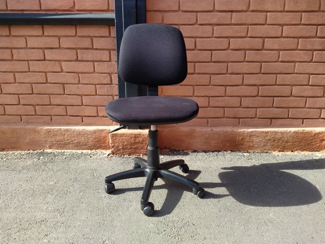 Silla Escritorio Negra sin brazos / Usado  #4