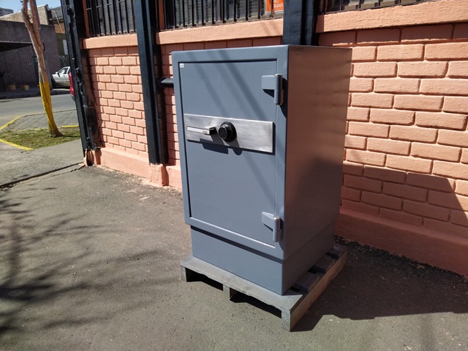 Caja Fuerte Marca Bash / Gris con Clave / Usado / 247 #3