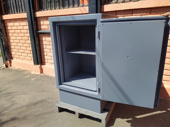 Caja Fuerte Marca Bash / Gris con Clave / Usado / 247 #7