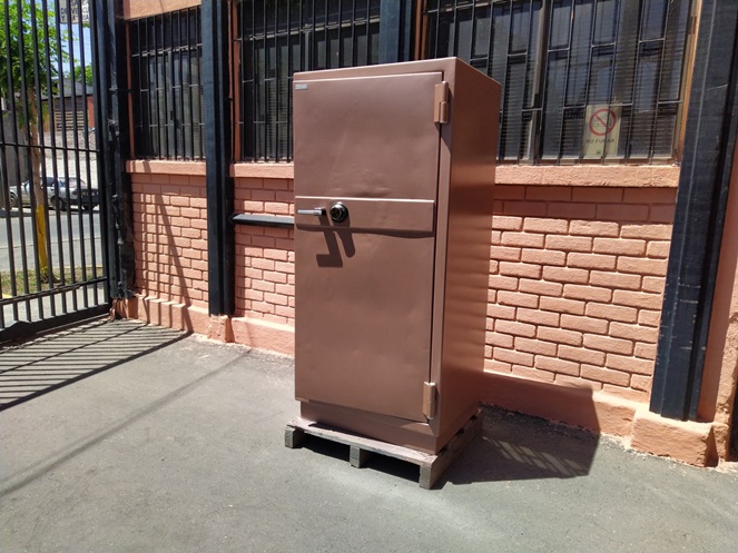 Caja Fuerte Marca Bash / Cafe / Con Clave / 249 / Usado #6