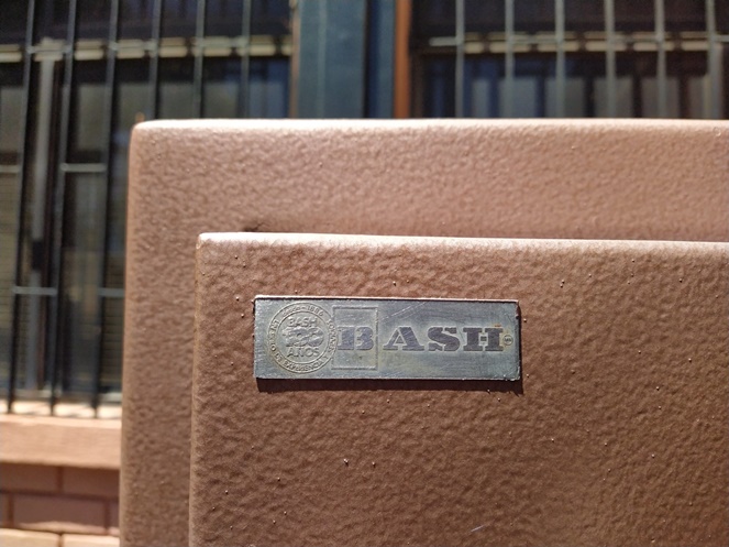 Caja Fuerte Marca Bash / Cafe / Con Clave / 249 / Usado #7