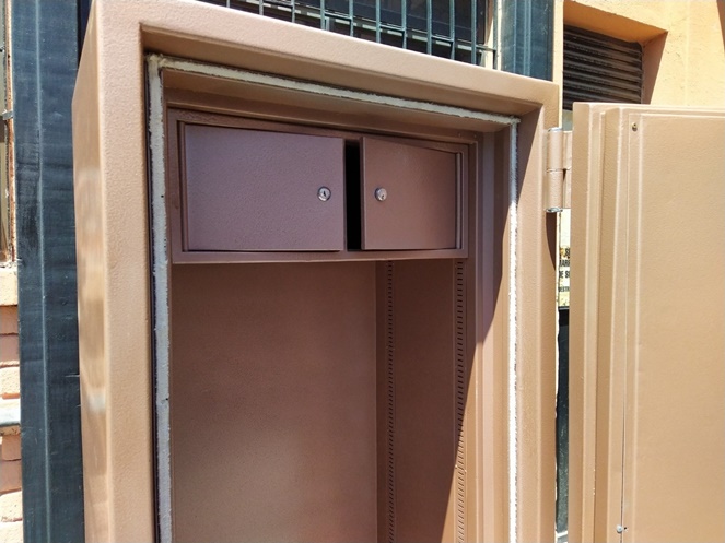 Caja Fuerte Marca Bash / Cafe / Con Clave / 249 / Usado #4