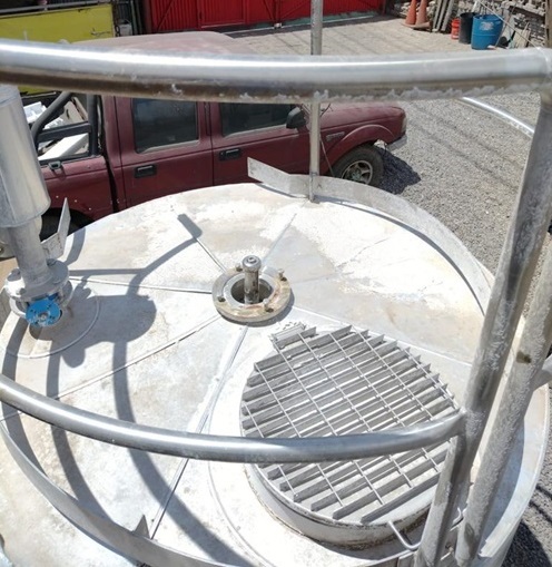 Estanque Acero Inoxidable con Baranda, con Agitador, Doble Camisa 4.000 lts aprox / Usado #3