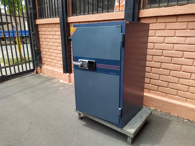 Caja Fuerte / Azul con clave digital / Contra fuego / Puerta interior con clave / Usado / 252 #3