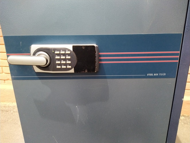 Caja Fuerte / Azul con clave digital / Contra fuego / Puerta interior con clave / Usado / 252 #4