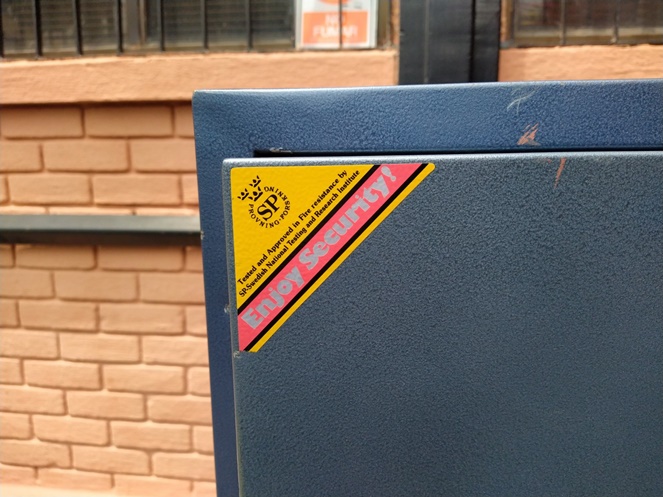 Caja Fuerte / Azul con clave digital / Contra fuego / Puerta interior con clave / Usado / 252 #5