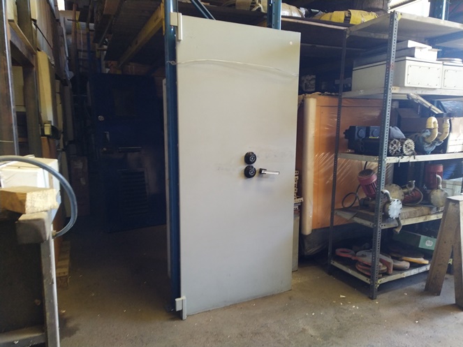 Puerta de Seguridad Para Boveda marca Bash doble Clave / Usada / 255 #2