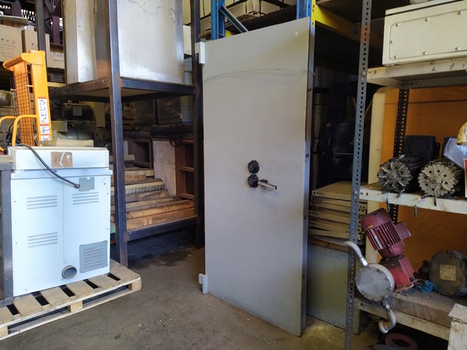 Puerta de Seguridad Para Boveda marca Bash doble Clave / Usada / 255 #3