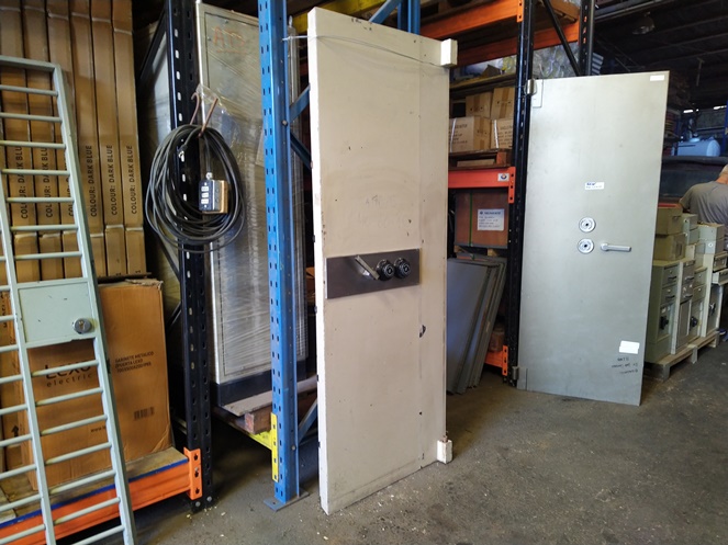 Puerta Seguridad para Boveda marca Bash Doble Clave / Usado / 256 #2