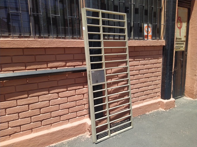 Puerta Reja Fierro de Seguridad / con Chapa y Llave / Usado / (N2) #2