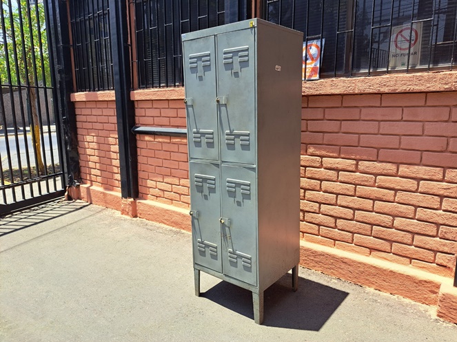 Locker Metálico 4 puertas / 2 columnas / Bash / Usado #4
