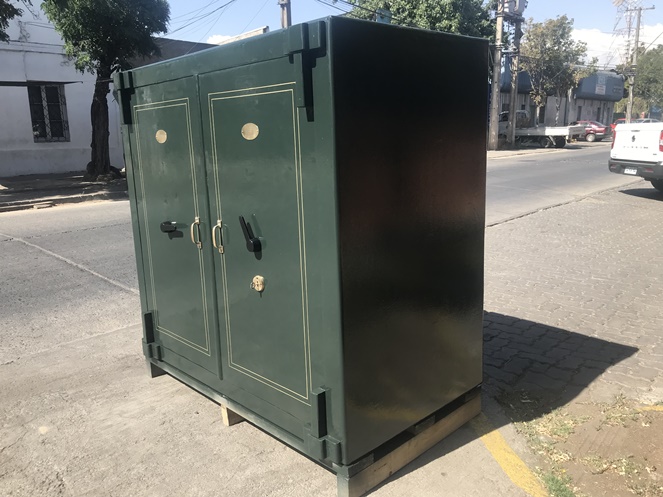 Caja de Fondos marca Hinze & Bostelmann / con llave / 262 / Usada #2